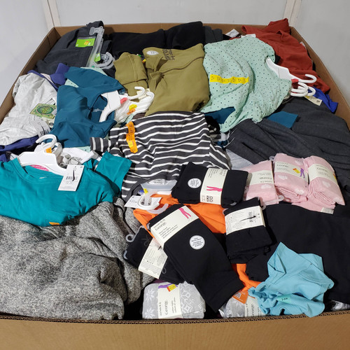 636 units of Clothing & Accessories - MSRP $9,283 - Returns (Lot # 105-979401)