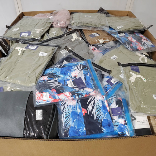 631 units of Clothing & Accessories - MSRP $16,097 - Returns (Lot # 105-897208)