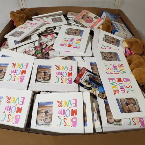 614 units of Holidays & Party - MSRP $4,677 - Returns (Lot # 998414)
