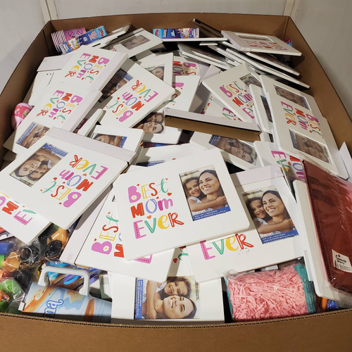 682 units of Holidays & Party - MSRP $5,176 - Returns (Lot # 999202)
