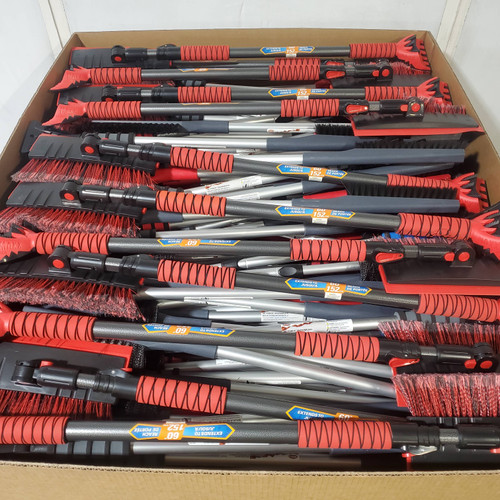 366 units of Snow Brushes & Shovels for Cars - MSRP $5,574 - Like New (Lot # 997708)