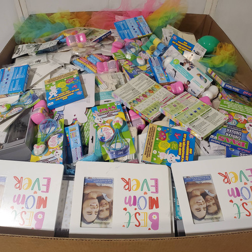 724 units of Holidays & Party - MSRP $5,169 - Returns (Lot # 1000412)