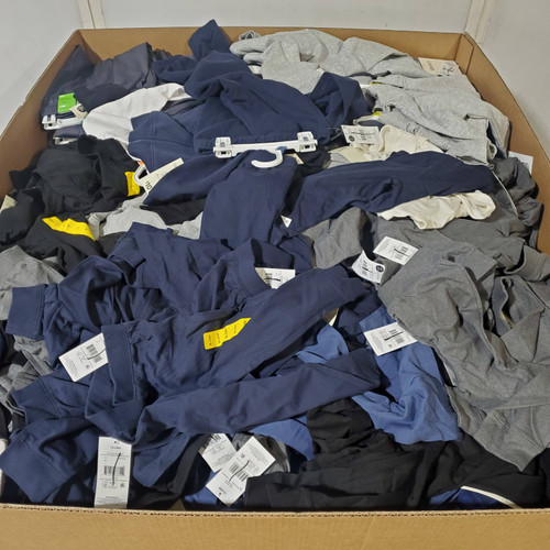 877 units of Clothing & Accessories - MSRP $9,557 - Returns (Lot # 1000808)