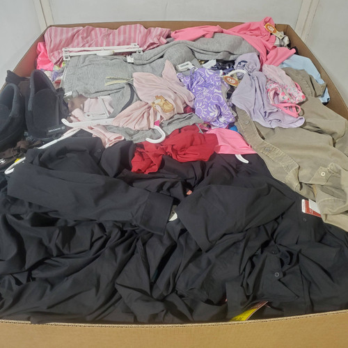 459 units of Clothing & Accessories - MSRP $4,601 - Returns (Lot # 1015614)