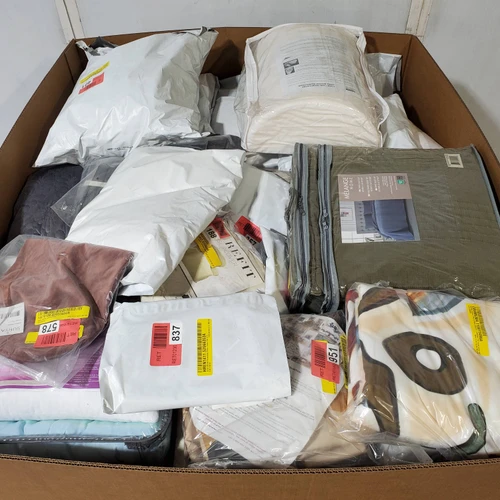 106 units of Bedding - MSRP $8,816 - Like New (Lot # 1025012)