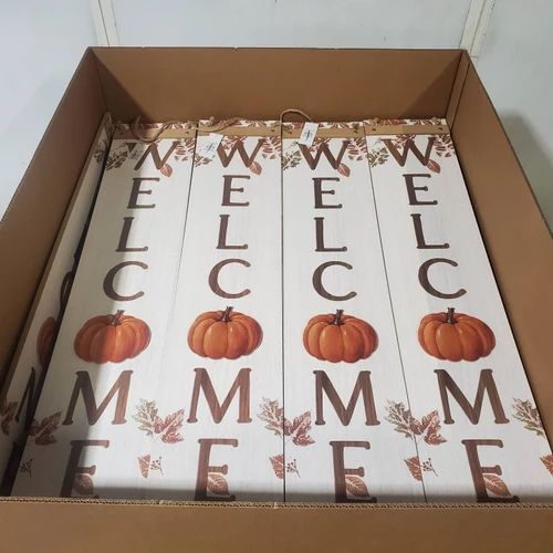 141 units of Welcome Porch Signs - MSRP $3,804 - Like New (Lot # 1034116)