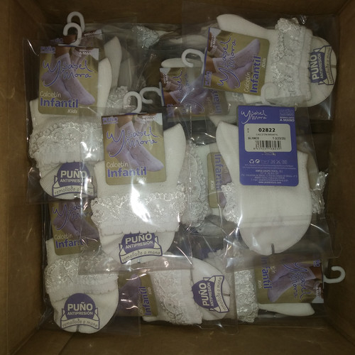 51 Units of White Socks Kids Size 2 (23-25) - MSRP 560$ - Brand New (Lot # CP5439247)