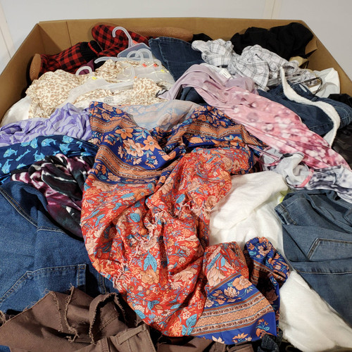 571 units of Women Clothing - MSRP $11,591 - Returns (Lot # 731639