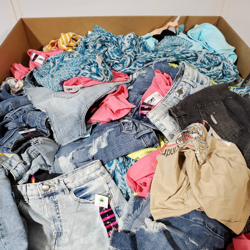 668 units of Women Clothing - MSRP $10,761 - Returns (Lot # 751821) -  Restock Canada