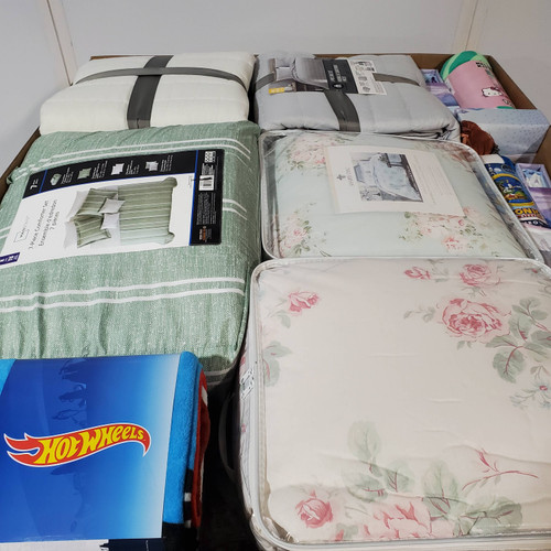 55 units of Bedding MSRP 3,120 Returns (Lot 754033) Restock Canada