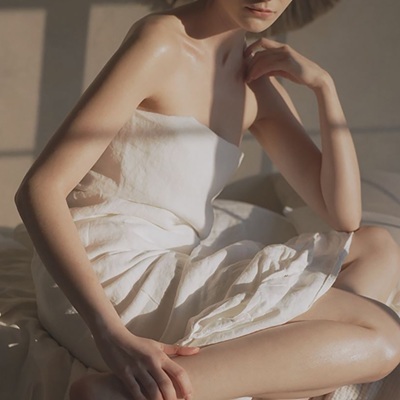Suamel Nourishing Body Cream woman with healthy skin