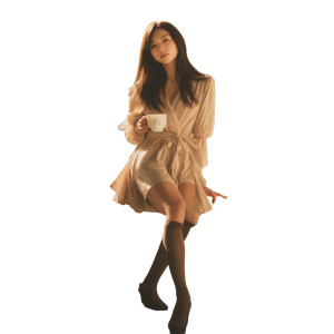 Elegant Japanese Woman V4 Vinyl Car Decal Sticker – Waterproof & UV-Resistant 8"