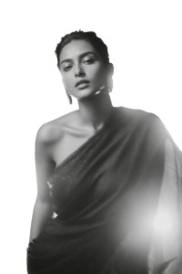 Noir Fashion Model Vinyl Car Decal Sticker – Waterproof & UV-Resistant 8"