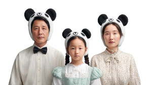 Panda Family Portrait Vinyl Car Decal Sticker – Waterproof & UV-Resistant 8"