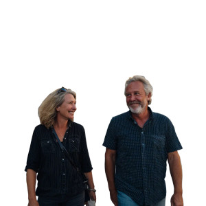 Smiling Couple Walking Vinyl Car Decal Sticker – Waterproof & UV-Resistant 8"