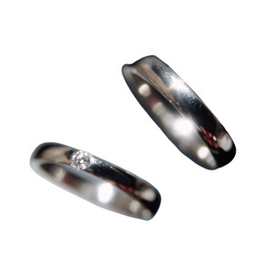 Floating Wedding Rings Vinyl Car Decal Sticker – Waterproof & UV-Resistant 