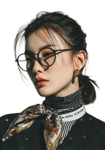 Elegant Lady Profile Vinyl Car Decal Sticker – Waterproof & UV-Resistant 