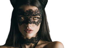 Golden-Eyed Masquerade Vinyl Car Decal Sticker – Waterproof & UV-Resistant 