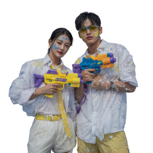 Korean Couple Pose Vinyl Car Decal Sticker – Waterproof & UV-Resistant 6.826666666666667"