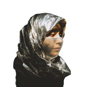 Hijab With Tinfoil Vinyl Car Decal Sticker – Waterproof & UV-Resistant 3.4133333333333336"