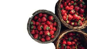 Fresh Strawberry Baskets Vinyl Car Decal Sticker – Waterproof & UV-Resistant 5.4