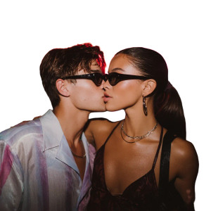 Stylish Kissing Couple Vinyl Car Decal Sticker – Waterproof & UV-Resistant 6.826666666666667"