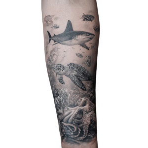 Underwater Tattoo Scene Vinyl Car Decal Sticker – Waterproof & UV-Resistant 3.4133333333333336"