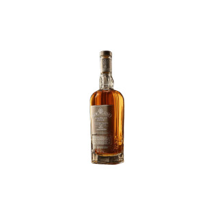 Elegant Whiskey Bottle V2 Vinyl Car Decal Sticker – Waterproof & UV-Resistant 3.4133333333333336"
