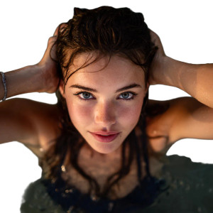 Wet Hair Girl V3 Vinyl Car Decal Sticker – Waterproof & UV-Resistant 3.4133333333333336"