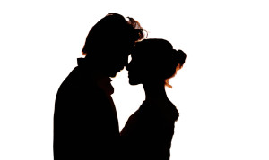 Romantic Couple Silhouette V3 Vinyl Car Decal Sticker – Waterproof & UV-Resistant 2.8266666666666667"