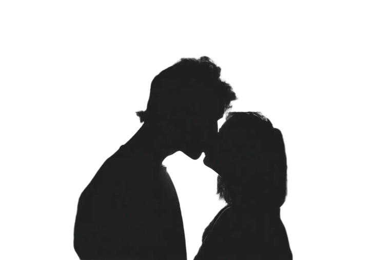 Kissing Silhouettes Storm Vinyl Car Decal Sticker – Waterproof & UV-Resistant 8"