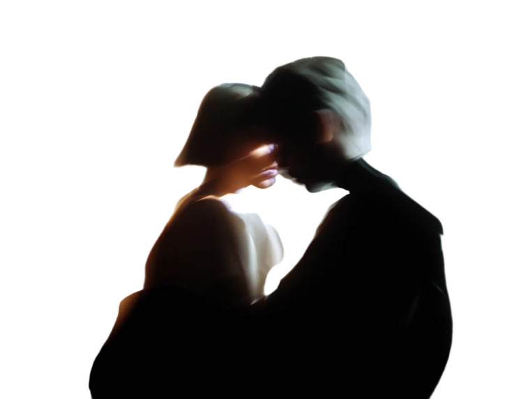 Silhouette Couple Embrace Vinyl Car Decal Sticker – Waterproof & UV-Resistant 8"