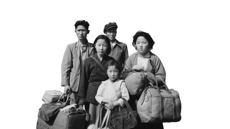 피난 가는 가족 V2 Vinyl Car Decal Sticker – Waterproof & UV-Resistant 8"