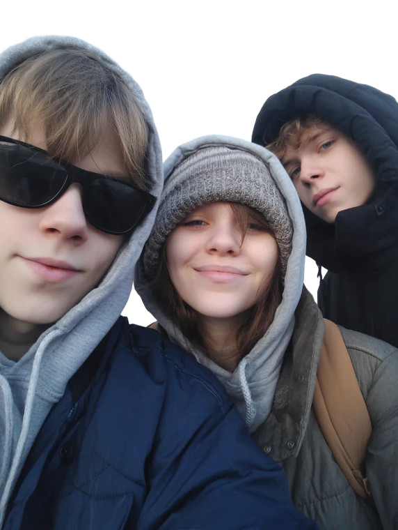 Teen Group Selfie Vinyl Car Decal Sticker – Waterproof & UV-Resistant 8"