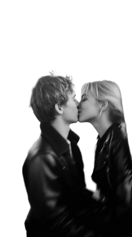 Vintage Lovers Kiss Vinyl Car Decal Sticker – Waterproof & UV-Resistant 