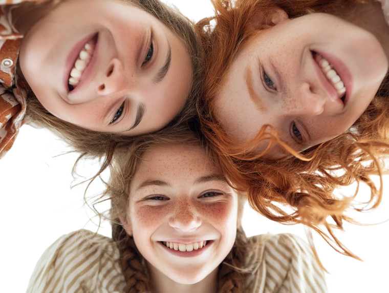 Smiling Summer Girls Vinyl Car Decal Sticker – Waterproof & UV-Resistant 