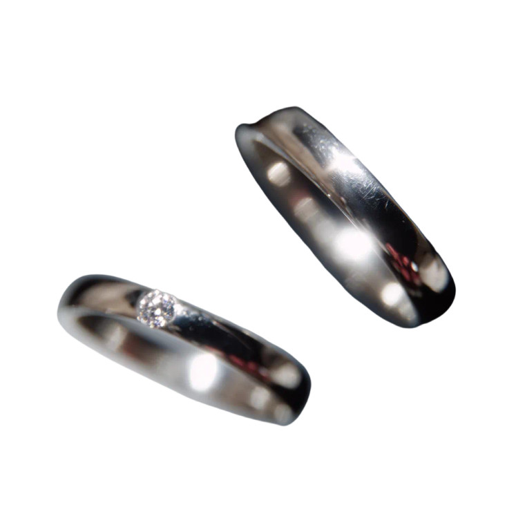 Floating Wedding Rings Vinyl Car Decal Sticker – Waterproof & UV-Resistant 