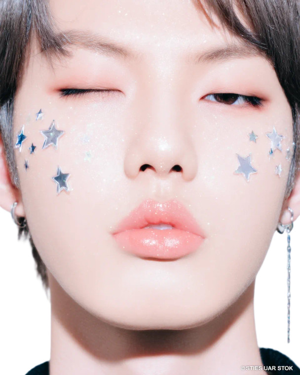 Kpop Idol Makeup Vinyl Car Decal Sticker – Waterproof & UV-Resistant 