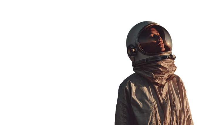 Smiling Astronaut Vinyl Car Decal Sticker – Waterproof & UV-Resistant 5.4