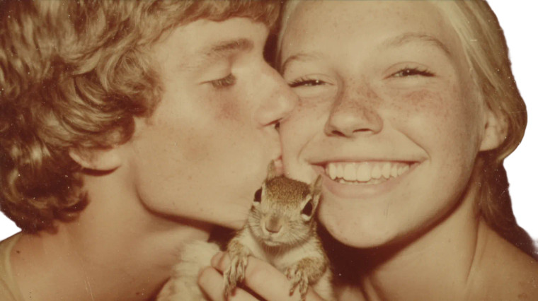 Romantic Squirrel Kiss Vinyl Car Decal Sticker – Waterproof & UV-Resistant 5.4