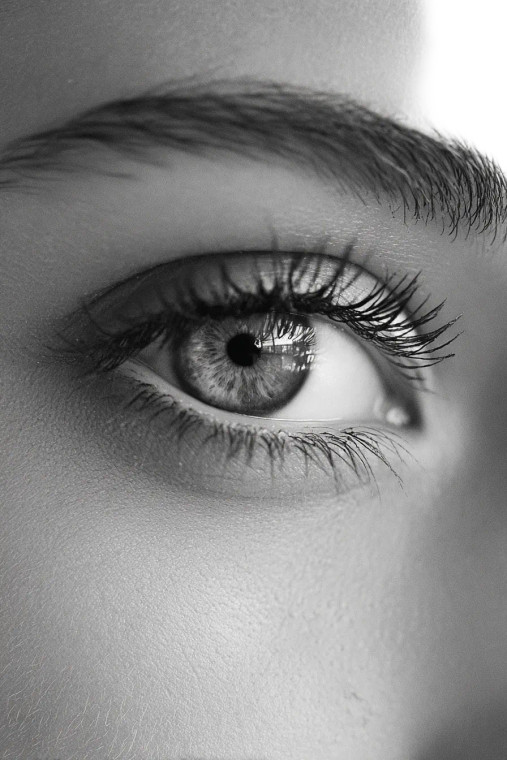 Female Eye Close-Up V2 Vinyl Car Decal Sticker – Waterproof & UV-Resistant 4.4