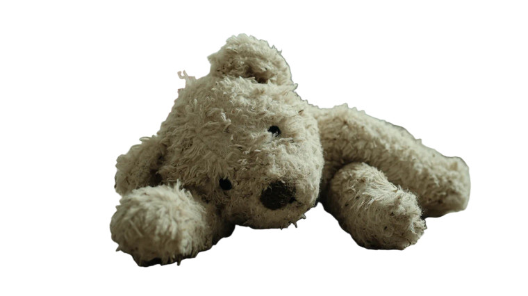 Damaged Teddy Bear Vinyl Car Decal Sticker – Waterproof & UV-Resistant 5.4