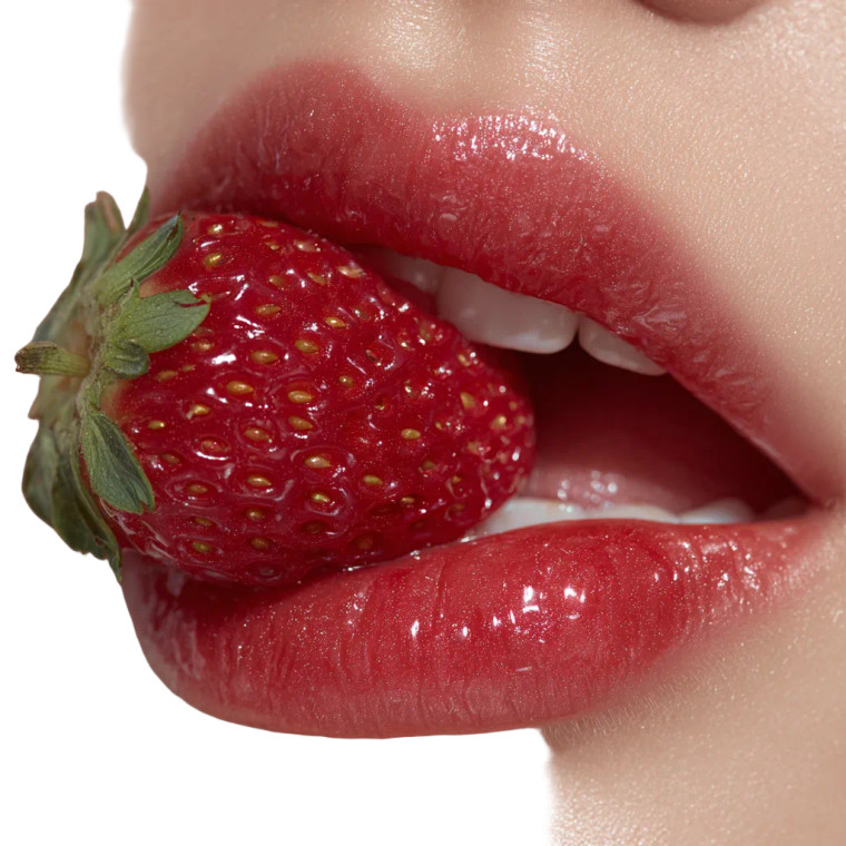 Glossy Red Lips V9 Vinyl Car Decal Sticker – Waterproof & UV-Resistant 3.4133333333333336"