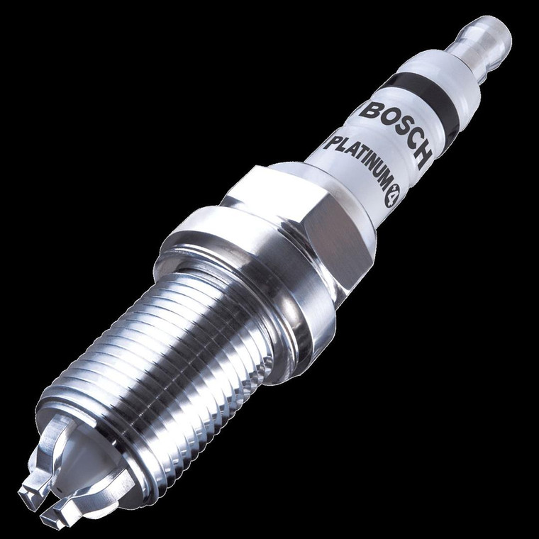 Bosch Platinum+4 Spark Plug | Four Yttrium Enhanced Ground Electrodes | Powerful Spark for Efficient Combustion