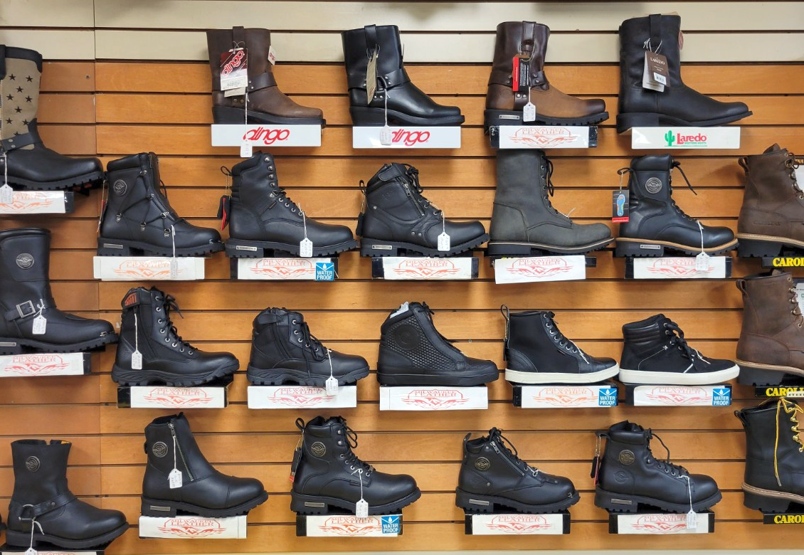 <p><a href="https://leatherboundonline.com/mens-apparel/footwear/mens-motorcycle-boots/lace-up-boots/">Lace-Up Motorcycle Boots</a></p>