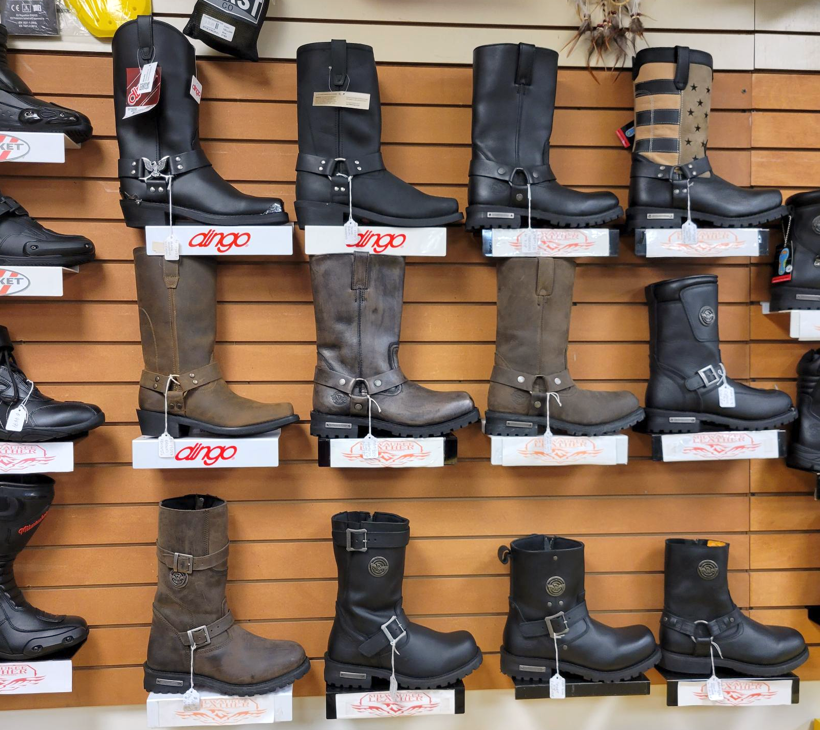 <p><a href="https://leatherboundonline.com/mens-apparel/footwear/mens-motorcycle-boots/harness-boots/">Motorcycle Harness Boots</a></p>