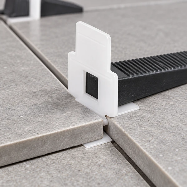 TILE LEVELING CLIPS 1/16" — LEVCLI-FAST — installed scene