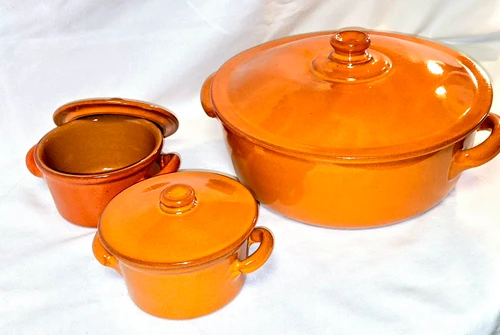 Piral, 4.5 Qt dutch oven with matching individual crocks  as shown Orange