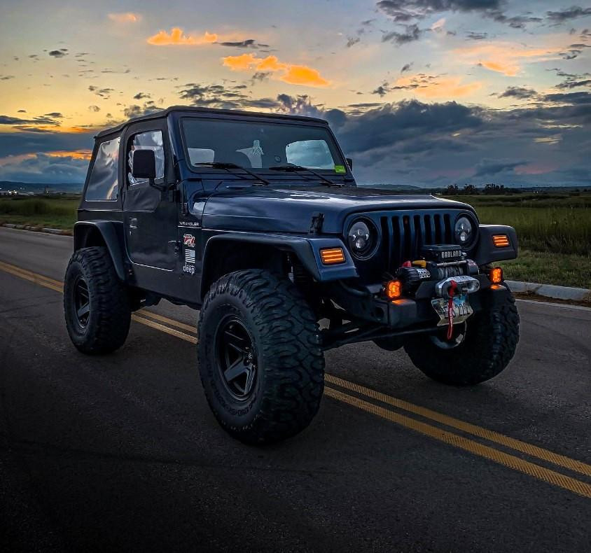 Freedom Off-Road 2.5 Inch Front Lift Coil Springs For Jeep Wrangler TJ (1997-2006) – FO-J102F25, Lifetime Warranty
