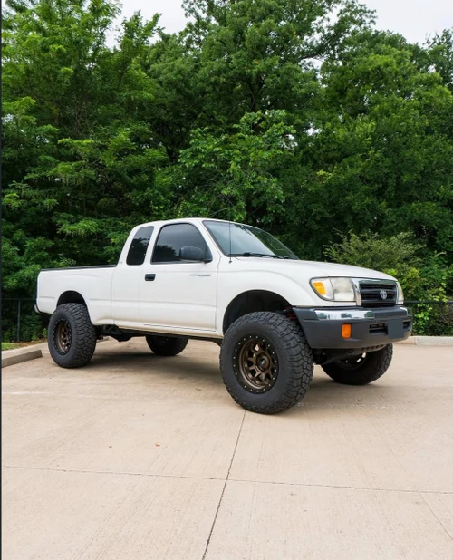 Freedom Off-Road 1-4" Lift Coilovers 3" / Rear Blocks w/ U Bolts and Shocks #FO-T905-KIT 